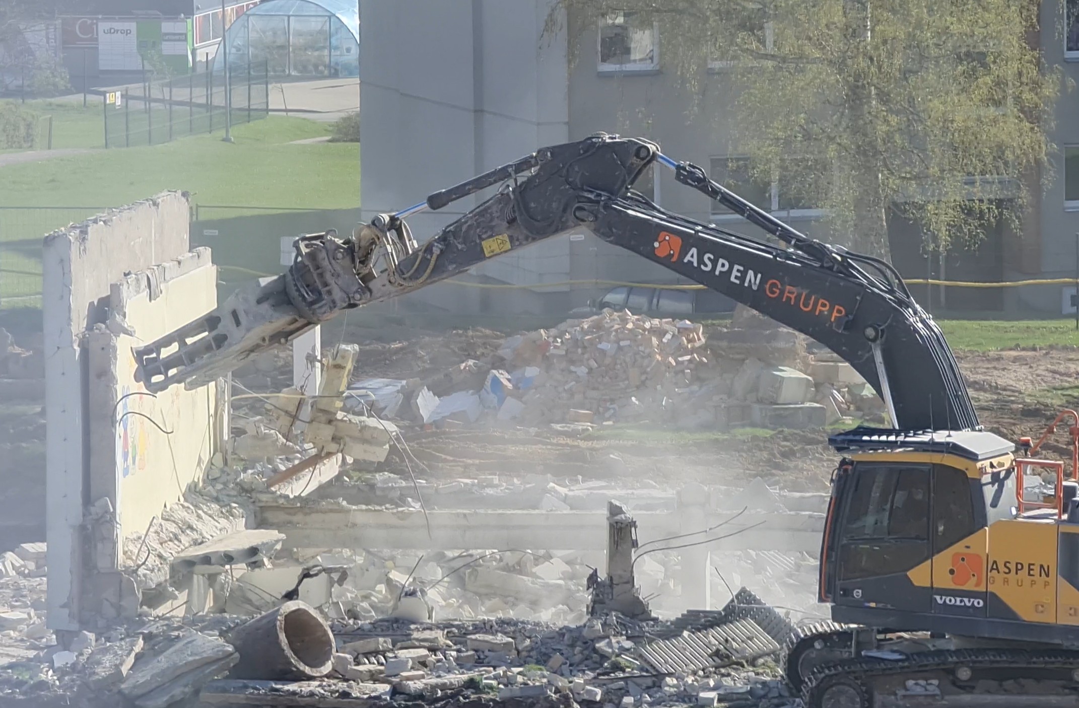 LUGEJA VIDEO Punamütsikese lasteaiahoone viimane sein langes, peagi algab uue maja ehitus